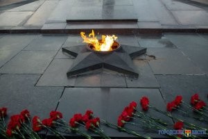 Великие люди, низкий поклон и вечная память. Имхо герои все, кто защищает отчизну не взирая ни на что.