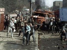 1 мая 1993. Демонстрация пошла не совсем традиционно.