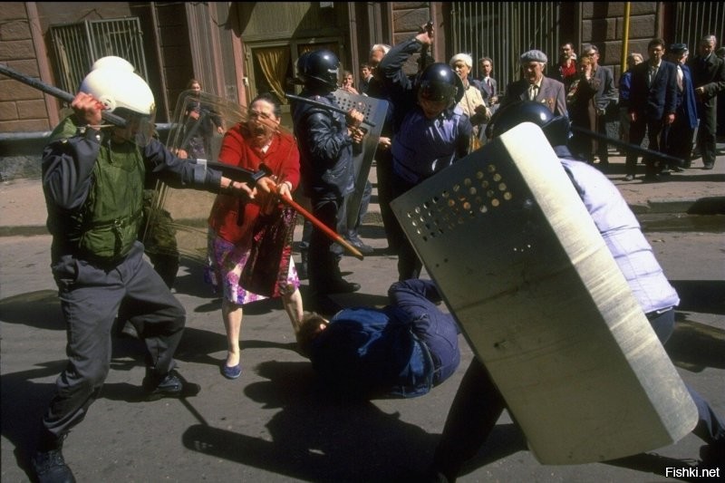 1 мая 1993. Демонстрация пошла не совсем традиционно.