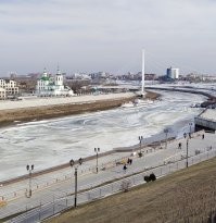 Вот фотка, сделанная на прогулке 12 апреля 2022 почти с того же ракурса.
Разница между фото - 110 лет.