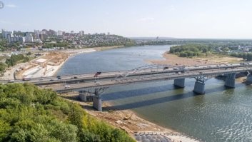 Уфа. Разница между фото 110 лет примерно....