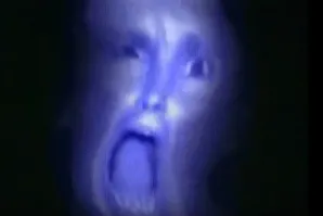 ВИДа и прочих никогда не боялся, но определённо неприятные чувства вызывала вот эта рожа из заставки «Секретных материалов», когда их впервые крутили по ТВ в 90-х