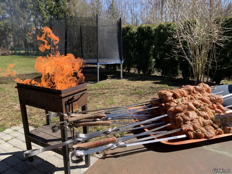 Иногда стыдно за людей . Я майские начал праздновать за неделю до начала :)