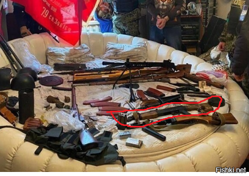 вот этот)) хотя наверное ошибся все таки это аксу, вот только деревянный приклад  меня ввел в заблуждение))) да и видно плохо качество фото низкое