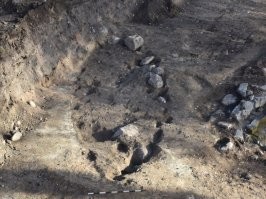 ))))))  афтар, да ты реально жжёшь не по детски. Из сказанного правда - не сжигали, хоронили прямо в корабле и с оружием))) Кстати, совсем авторитетов - в отдельном холме/насыпи икорабле, дружину уж массово, иногда рядком находили 3-4 корабля)
