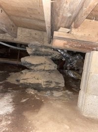 У нас в Австралии каждый второй дом так держится.