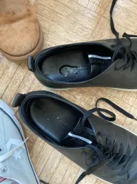 Нашу кошку вырвало в мой ботинок
Ботинки-то мыть надо иногда, а то даже кошка блеванула от вони