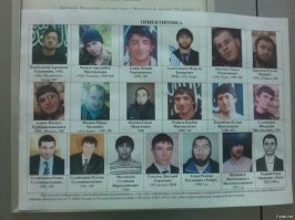 Прокремлевские СМИ, а также всяко разно кремлеботы могут нам сколько угодно рассказывать про то что приезжие хорошие и нужные экономике. Особенно в условиях когда не сегодня - завтра могут объявить "специальный призыв".
Но по факту, зайдите в любой опорный пункт полиции и взгляните на доску с ориентировками.
увидите примерно такое