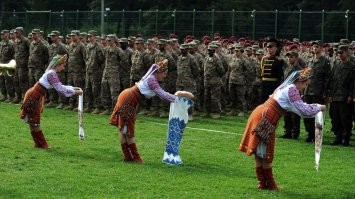 Россияне нашли способ поздравить Байдена, Борреля, Маска и других "друзей России" с Днём Победы