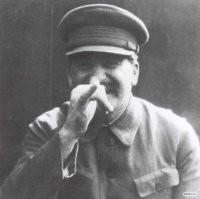 хотели бабла срубить с этого оружия не хило а Иосиф Виссарионович им "козу" показал.Почти ни одного  Studebaker US6 не дожило до конца войны а по дороге жизни к блокадному Ленинграду вереница из "полуторок"ГАЗ-АА"