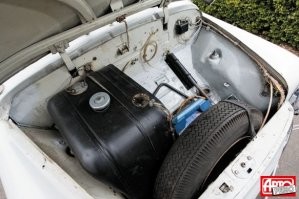 Автор! Ты сейчас офигеешь!  У горбатого запорожца бензобак  спереди, а у  москвича- по центру сзади