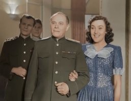 1. Аристократическая шишечка
2. Здравствуйте, вот мой папа!
3. Я старый солдат и не знаю слов любви