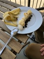 Видимо, это шоколадные капли, но очень напоминает уголь активированный