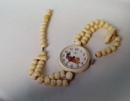 Вот такие были. Единственные часы в моей жизни, которые ни разу не сломались и идут до сих пор)