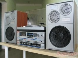 Ну бывало выставляли технику..
Помню облизывался на Вегу..Вроде 600руб стоило.. Но родители сказали - нафиг) Но техники было мало и редко...Мне из Вьетнама 2х касетник Панасоник привезли, счастья было)