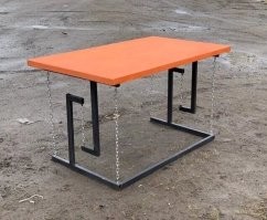 Блин, а ведь это реально рабочая хрень! Я так и не придумал как крышка стола может упасть.