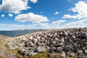 Приезжайте в  Мурманск.  Териберка и прочие окрестности  одинаковые до степени смешения.