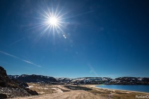 Приезжайте в  Мурманск.  Териберка и прочие окрестности  одинаковые до степени смешения.