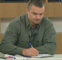 Перед разговором с преступником один на один, проверить зуммер сигнализации..