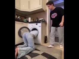9 самых странных мест, в которых застревали люди