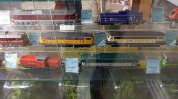 Эххх... Помню свою "За рулем". Ключ был потерян, поэтому заводил с помощью плоской отвертки. (Аааа, вооот оно начало любви к GTA! ). А про железную дорогу всегда мечтал. Вот на днях зашел, походил, прослезился и вышел...