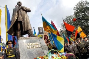 Странно, почему прицепились к «Макдоналдсу», и почему только сейчас. )) В своё время в МИДе Украины, которые не нацисты, ответили на совместное заявление послов Израиля и Польши, которые осудили героизацию бандеры, и других мразей: "каждый народ имеет право самостоятельно определять своих героев". В целом за период с 1991 г. по 2010 г. на Украине было сооружено около 200 памятников только бандере, никак не мексиканскому блюду.