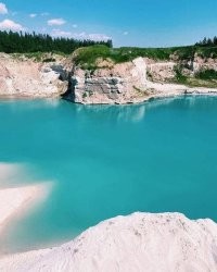 Лужские Мальдивы: карьер в Шалово-Перечицком
Белый кварцевый песок, песчаные гроты и безупречной красоты бирюзовая вода. 160 километров от Петербурга.
Координаты: 58.7878767, 30.0241609
