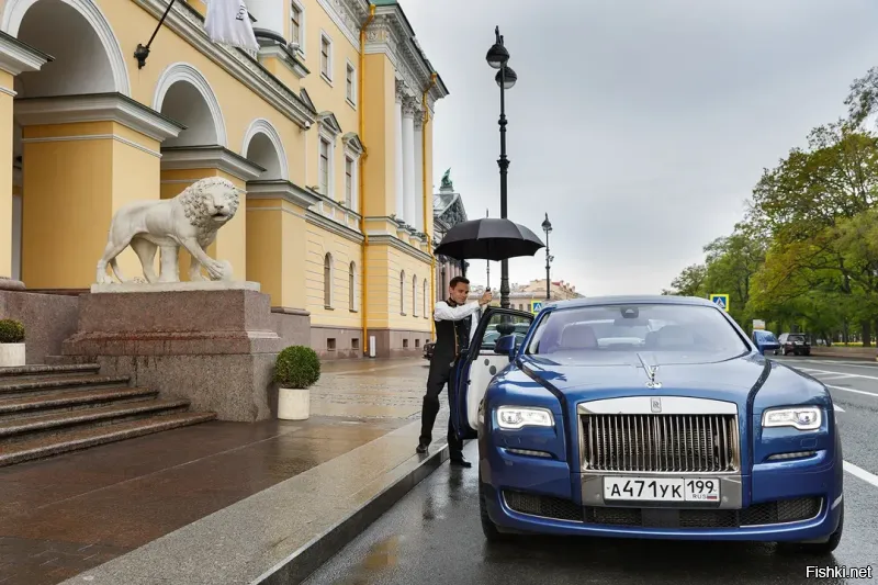 Адекватный человек никогда не будет такой херней заниматься.
Если автомобиль дорогой, и так понятно что не бедный и не простой человек в нём едет.