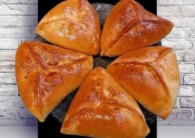 Вот Вы говорите, что лучший любовный треугольник - это самса.
Лучший любовный треугольник - это эчпочмак (учпучмак)...
