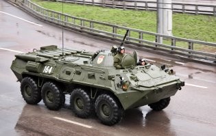 Вот пример, ездил на таком в армии. На учениях один движок накрылся, спокойно на втором доехал до части!