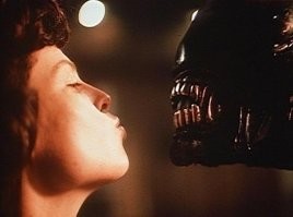 Ну не знаю, это как человеку встретить Чужого и уйти живым ...