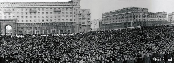 На похоронах И.В.Сталина на Трубной площади тоже много людей задавили.