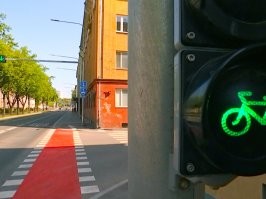 Как-то так организовано велодвижение, плюс высокая культура поведения на дорогах.