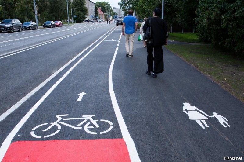 Как-то так организовано велодвижение, плюс высокая культура поведения на дорогах.