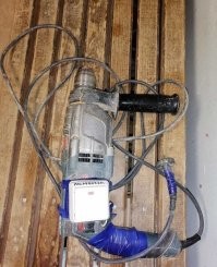 Зачем немцам дават 30 Е за виключатель когда можно проблему решит горазда дешевле ? Тут всё правилно и бистро сделано .