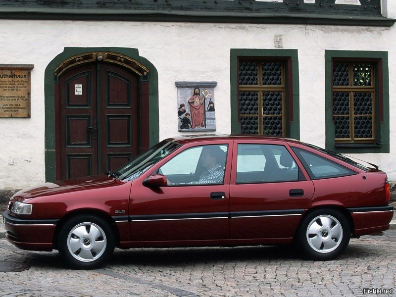 Знаковые автомобили 90-х, которые могли позволить себе далеко не все