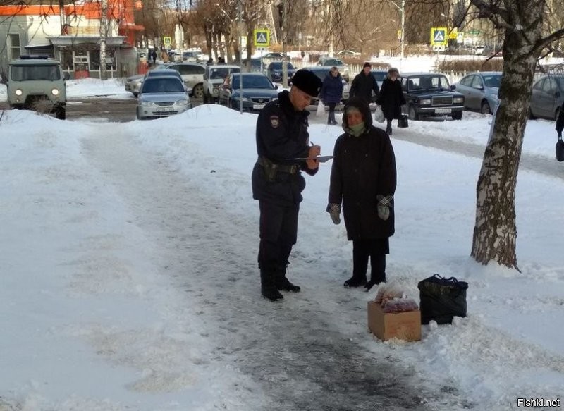 в настоящих реалиях..
бабушке за излишки - налог! за незаконную торговлю - штраф 5000руб!!!