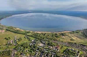 Очень живописное место!!! Особенно летом. Кайтинг, фестиваль воздухоплавателей! Есть где развернуться!