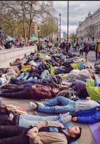 "У нас реально не хватает мужчин".
А все "мужчины" там на улицах валяются, им работать некогда.