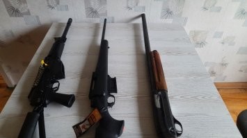 Вот настоящие игрушки взрослого мальчика. И я ещё коплю денег что купить AR-15  в 223 rem калибре.
*Женщина моя, сиськи фоткать отказалась, но они тоже классно выглядят :)