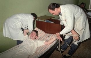 "Но примчались санитары и зафиксировали нас"...(с)