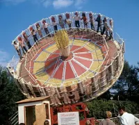 для меня это запомнилось как "блевотный барабан", меня не стошнило..мимо пролетело. А так, оставшийся день я в это карусели был