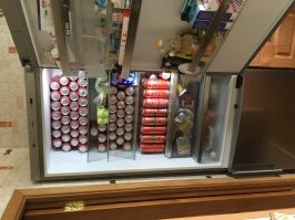 Вот уж про стереотипность подмечено верно. Ни разу не холостяк, но банальное отмечалово др приводило к таким же фоткам)