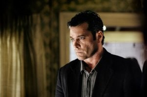 Покойся с миром Рэй. Ты был хорошим человеком, который шикарно изображал плохих людей.
В список фильмов после "Идентификации" я добавил бы ещё и "Турбулентность".