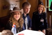 Она сама себя давно в мусор выкинула,снимаясь во всяком шлаке!