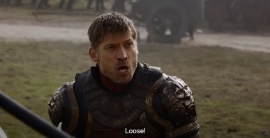 Смотря какие фильмы вы смотрите и что за перевод в них?
Вот "игра престолов", не исторический конечно. Но команда "отпустить" (имеется ввиду тетеву). 
В переведенной на русский язык эта команда озвучена как "залп".
Из гугла, что такое залп :
Залп, военн., одновременный выстрел из многих ружей или артиллерийских орудий.