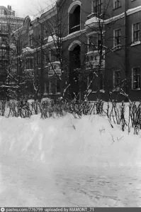 Про строительство. У нас в Текстильщиках они (пленные немцы) красивые дома построили. Жалко в конце 90х их снесли... Они были очень красивые, зеленые такие...