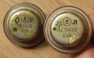 <<<  в автоматах стояли армейские микросхемы >>>

В СССР все радиодетали изначально предназначались для нужд МО и ВПК. 

Т.н. "армейские микросхемы" и вообще радиодетали - это изделия, прошедшие военную приёмку. Обозначалось это знаками - ромбик, звёздочка, цифрами - 5-я, 7-я, 9-я военная приемка, и буквами ВП, ОС, ОСМ, ОСД, М. Так же применялось разделения приборов на коммерческие ГТ, КТ, ГД, КД, и спецприменения 1Т, 2Т, 1Д, 2Д. Цифры 1, 2, 3 обозначали материал, из которого изготовлен полупроводниковый прибор.

Систему обозначений неоднократно изменяли, поэтому сейчас разобраться в ней довольно трудно.