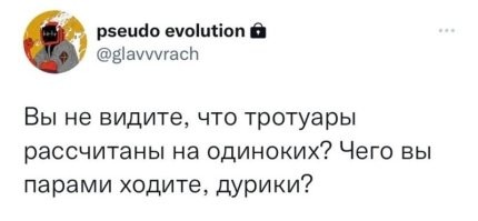 Да парам места мало, так ещё и самокатчики туда сюда шныряют