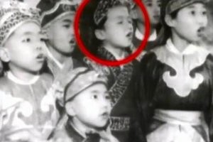самая первая роль в кино 
Большой и маленький Вонг Тин Бар 1962г.